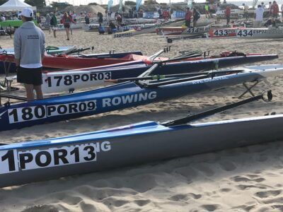 Coastal Rowing Boote am Strand
